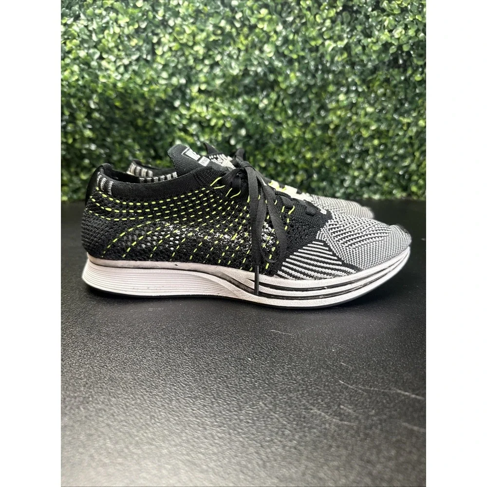 Nike Flyknit Racer Womens Sneakers Size 7 Athletic Running Shoes 526628-011